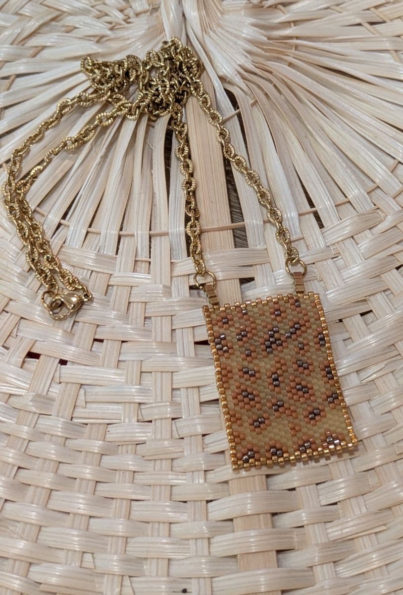 Collier LEO